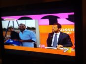 Foto di Matteo mentre stava informando sul programma TV in diretta